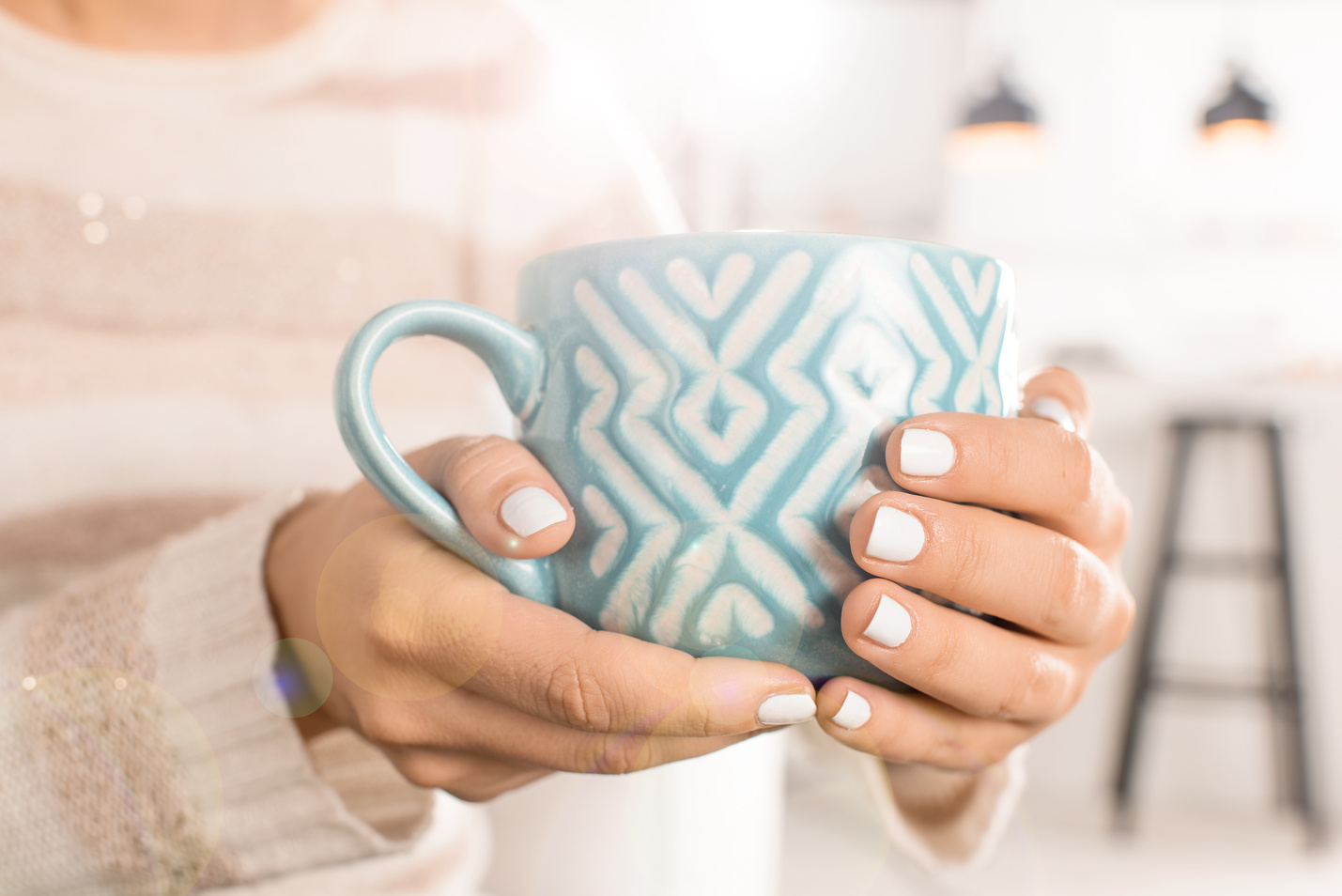 Women hand holding cup of tea